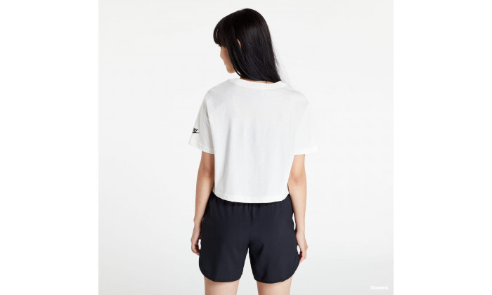 4 חולצת טי שירט לנשים נייקי Nike דגם Sportswear Cropped - צבע לבן