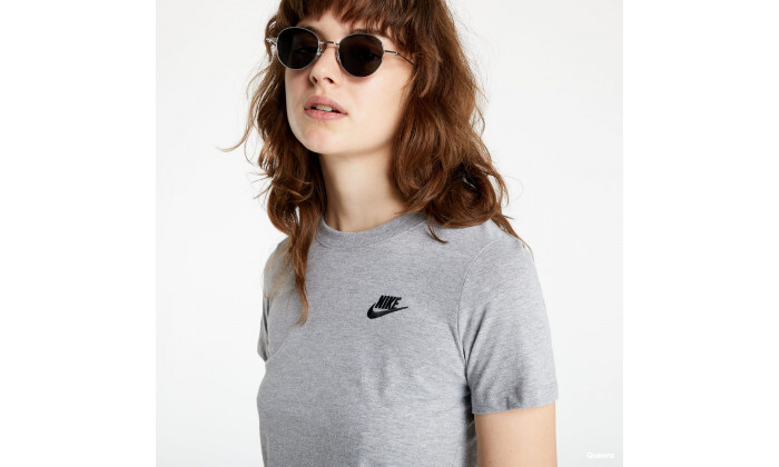 4 חולצת טי שירט לנשים נייקי Nike דגם Sportswear Club - צבע אפור