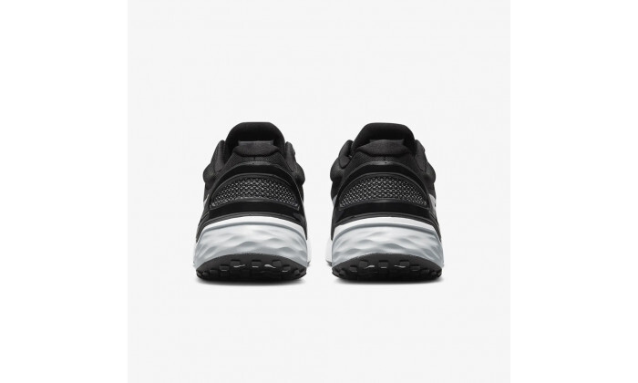 5 נעלי ריצה לגברים נייקי Nike Renew Run 3 - שחור
