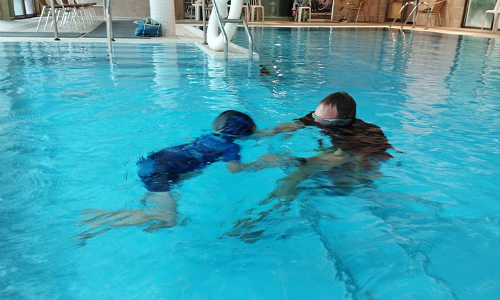 3 קורס 10 שיעורי שחייה ב-Reef Swim Club כפר סבא