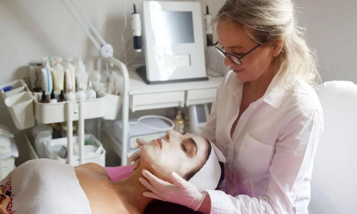 6 טיפול פנים RF ליפטינג בקליניקת L.O beauty, הרצליה