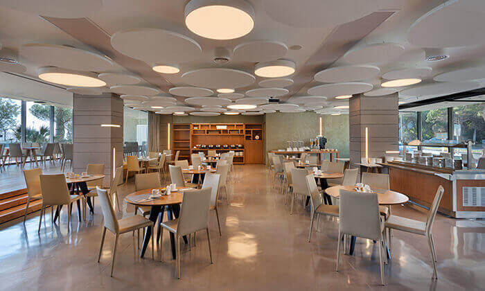 5 ארוחת בוקר בופה במלון Bay View בחיפה