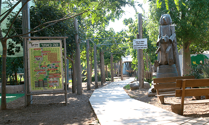 1 כניסה לפארק הילדים דרך העץ, שדמות דבורה 