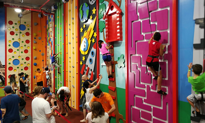 3 כניסה למתחם הטרמפולינות Sky Jump, תל אביב 3 כניסה למתחם הטרמפולינות Sky Jump, תל אביב