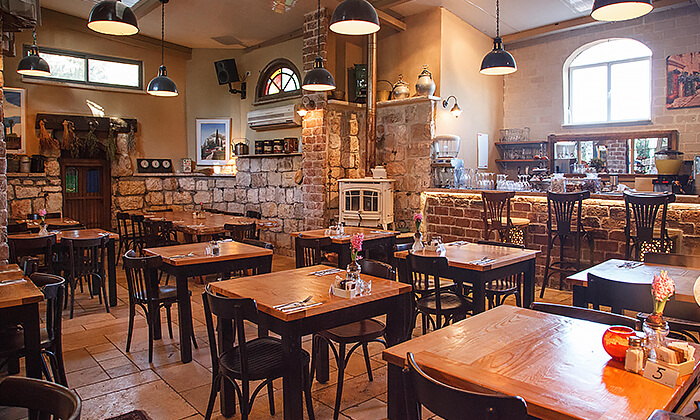 9 דיל חגיגת קיץ: ארוחה יוונית במסעדת מקום בלב, רעננה 