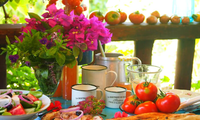 16 דיל חגיגת קיץ: ארוחה יוונית במסעדת מקום בלב, רעננה 