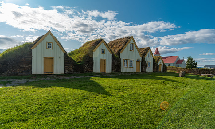 6 טיול קיץ בשדות הלבה הארקטיים: 8 ימים מאורגנים באיסלנד כולל טיסות ישירות, הר געש ושייט לווייתנים
