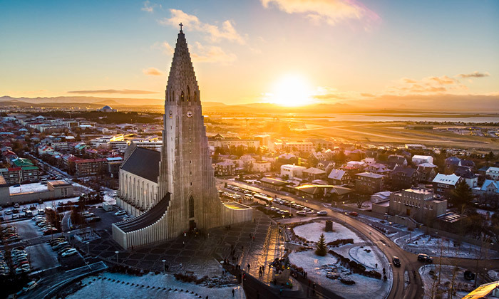 14 טיול קיץ בשדות הלבה הארקטיים: 8 ימים מאורגנים באיסלנד כולל טיסות ישירות, הר געש ושייט לווייתנים