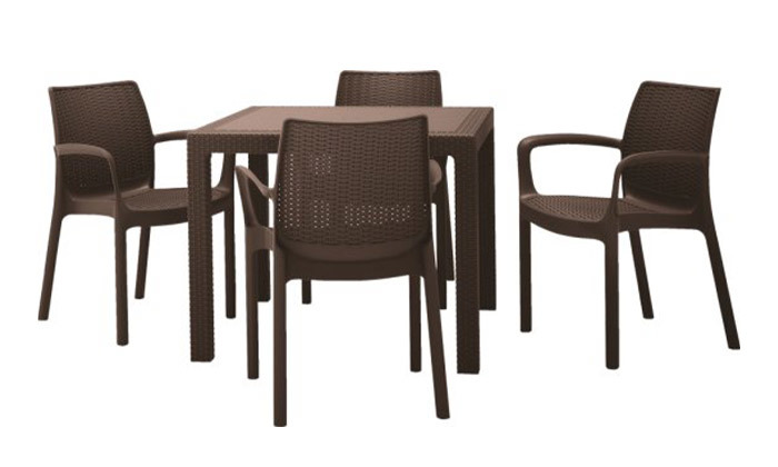 5 שולחן וכיסאות חצר, כתר פלסטיק 