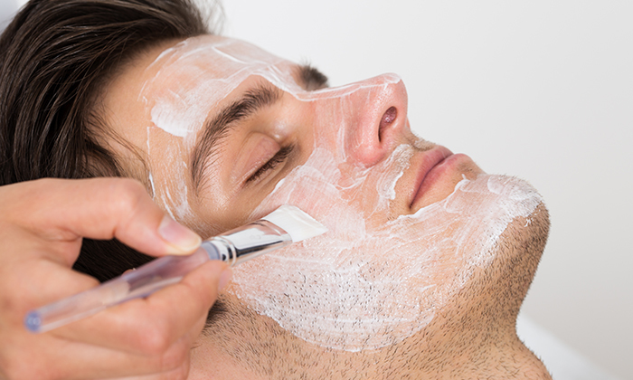 5 טיפולי פנים לגברים ב-Monicas, חולון