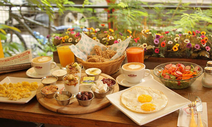 10 ארוחת בוקר בקפה בן עמי, תל אביב