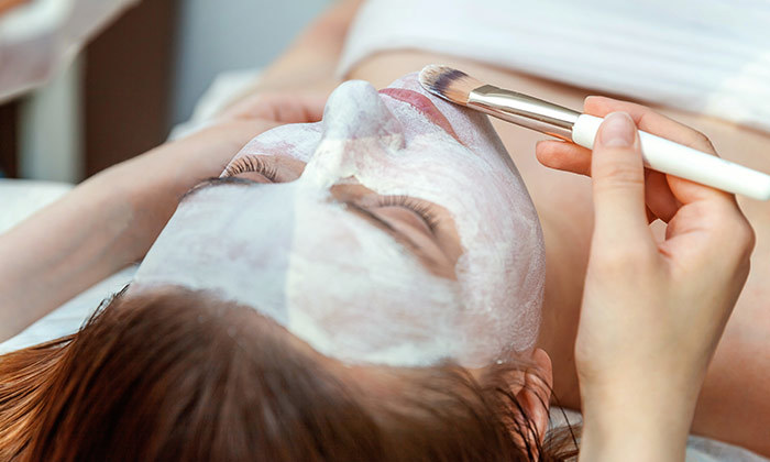 4 טיפולי פנים בקליניקת VK Cosmetics, ראשון לציון