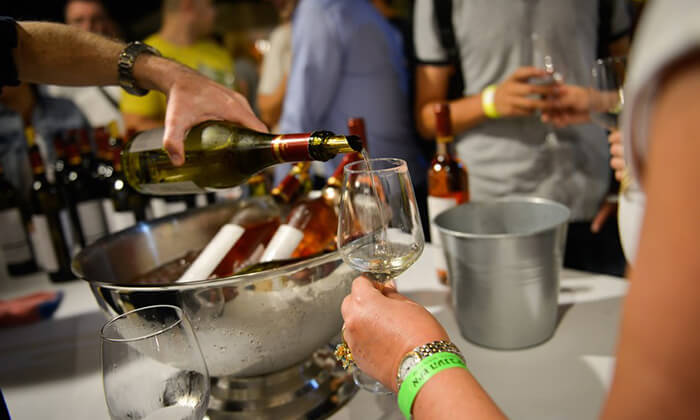 4 פסטיבל היין של ישראל במתחם התחנה -  כרטיס הכולל סדנת יין וטעימות ללא הגבלה 