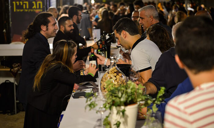 10 פסטיבל היין של ישראל במתחם התחנה -  כרטיס הכולל סדנת יין וטעימות ללא הגבלה 