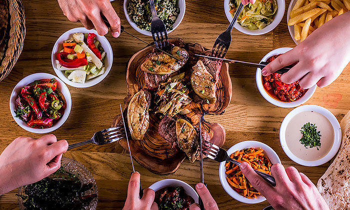 8 ארוחה במסעדת הקצבים הכשרה בשוק מחנה יהודה, ירושלים