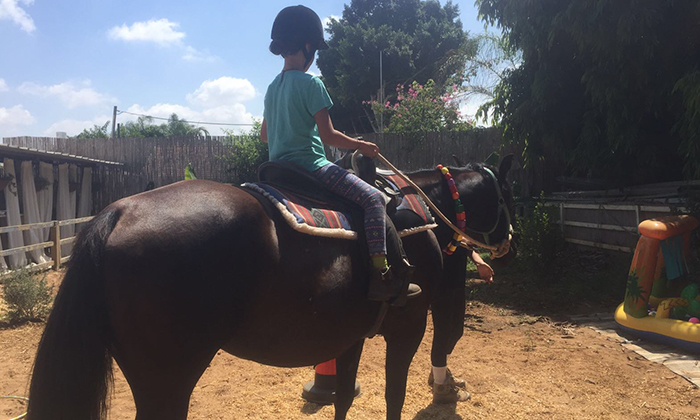 4 קייטנת חנוכה: רכיבה על סוסים בחווה של לאהנר, בני ציון