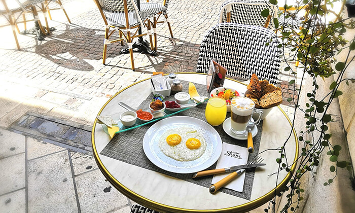 3 ארוחת בוקר או קינוח קפה גורמנד - קפה פרנץ' סטייל מלון שני, ירושלים