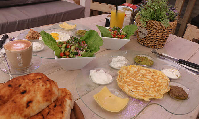 3 ארוחת בוקר זוגית במסעדת פטרה ביץ'