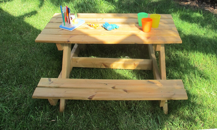 2 שולחן פיקניק לילדים עשוי עץ אורן עם קצוות מלוטשים לבטיחות