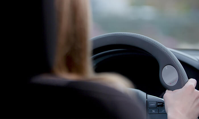 6 כיסוי הגה חכם JustDrive לשימוש בטוח בסלולרי בזמן נהיגה