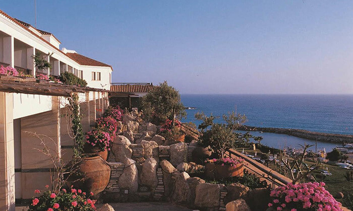 4 סוף שבוע בפאפוס, קפריסין - שמש, ים ומלון 5 כוכבים עם מגלשות מים