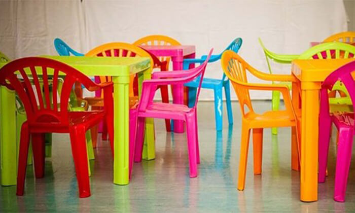 שולחן ו-4 כיסאות פלסטיק לילדים