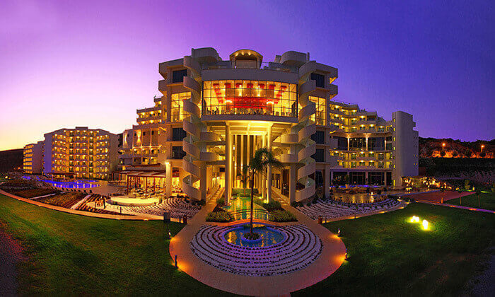 4 חופשה על חוף הים: 3/4 לילות במלון 5 כוכבים Elysium ע"ב חצי פנסיון - גם בשבועות