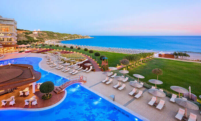 7 חופשה על חוף הים: 3/4 לילות במלון 5 כוכבים Elysium ע"ב חצי פנסיון - גם בשבועות