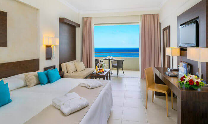 8 חופשה על חוף הים: 3/4 לילות במלון 5 כוכבים Elysium ע"ב חצי פנסיון - גם בשבועות