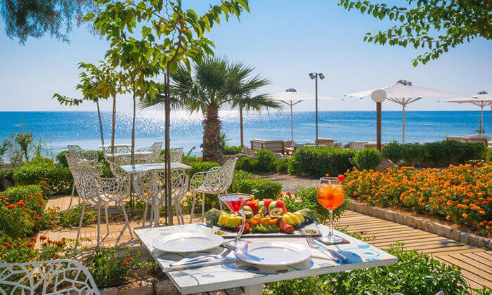 10 חופשה על חוף הים: 3/4 לילות במלון 5 כוכבים Elysium ע"ב חצי פנסיון - גם בשבועות