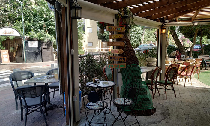 8 קפה היינה בכיכר היינה, חיפה - ארוחת בוקר זוגית