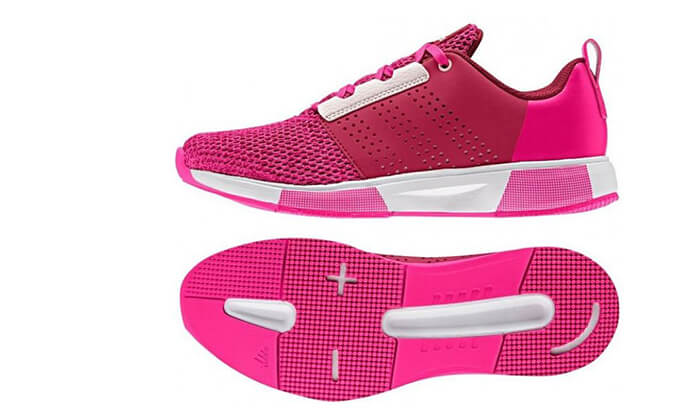 16 נעלי ספורט לנשים Adidas