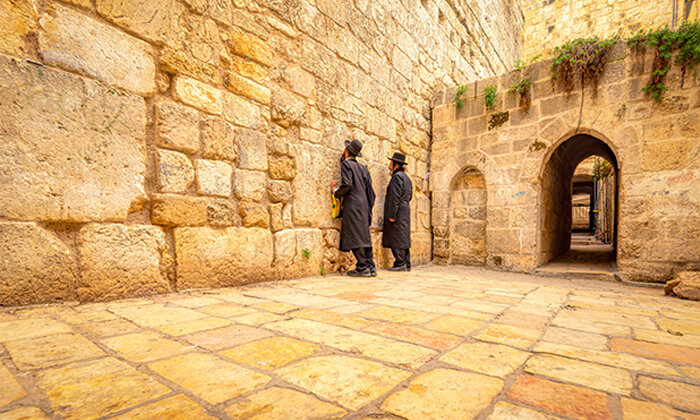 5 השתתפות בסיורי סליחות בירושלים עם הקרן למורשת הכותל