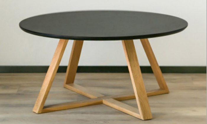 3 שולחן סלון עם רגלי עץ