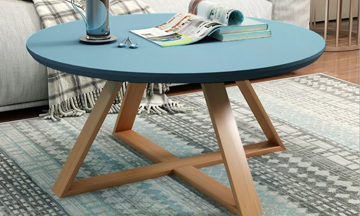5 שולחן סלון עם רגלי עץ