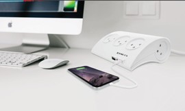 רב שקע הכולל כניסות USB