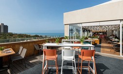 ארוחת בוקר במלון אלכסנדר 