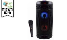 בידורית קריוקי עם מיקרופון