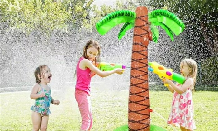 1 מתקן מתיז מים לילדים - עץ מתנפח
