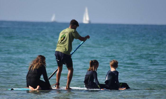 6 שיעורי גלישת גלים או סאפ למבוגרים במועדון הגלישה We Surf, חוף הצוק תל אביב
