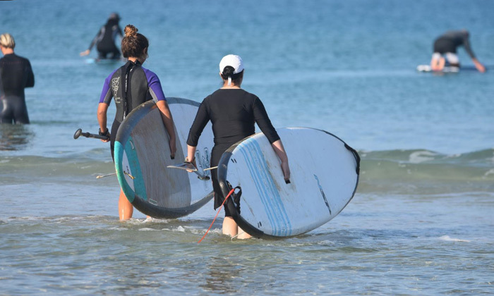 8 שיעורי גלישת גלים או סאפ למבוגרים במועדון הגלישה We Surf, חוף הצוק תל אביב