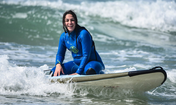 9 שיעורי גלישת גלים או סאפ למבוגרים במועדון הגלישה We Surf, חוף הצוק תל אביב