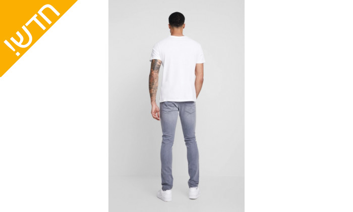 4 מכנסי ג'ינס לגברים דיזל DIESEL דגם D-LUSTER בצבע אפור בהיר ובאורך 34