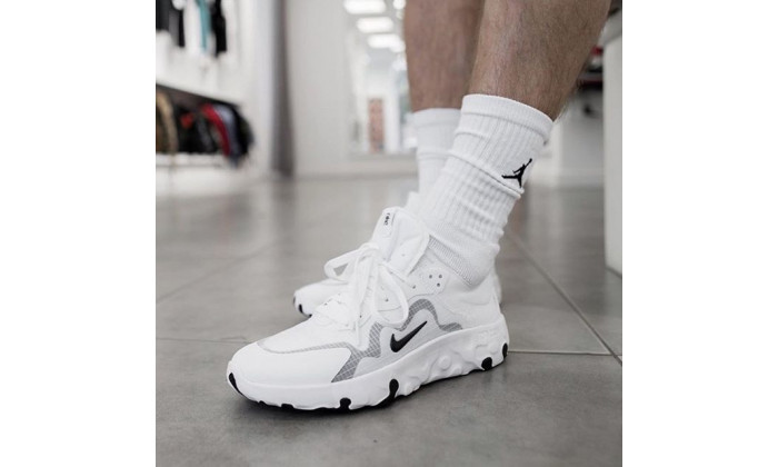 7 נעלי ריצה לגברים נייקי NIKE דגם Renew Lucent בצבע לבן