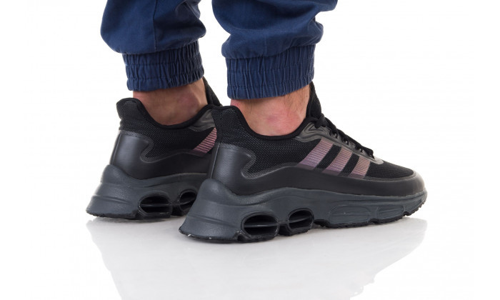 8 נעלי ריצה לגברים אדידס adidas דגם QUADCUBE