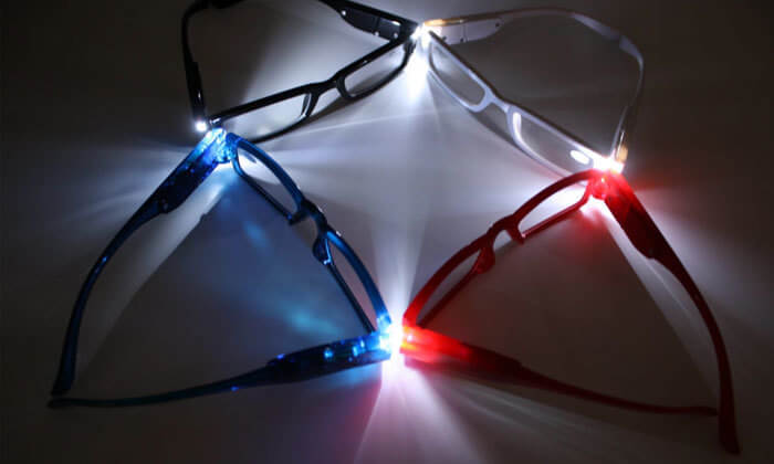 3 משקפי קריאה עם תאורת LED - צבעים לבחירה
