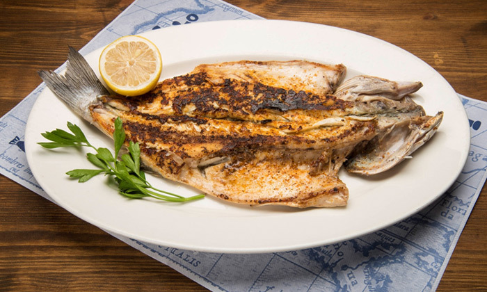 3 ארוחת דגים זוגית עם יין במסעדת פטרה ביץ', בת ים