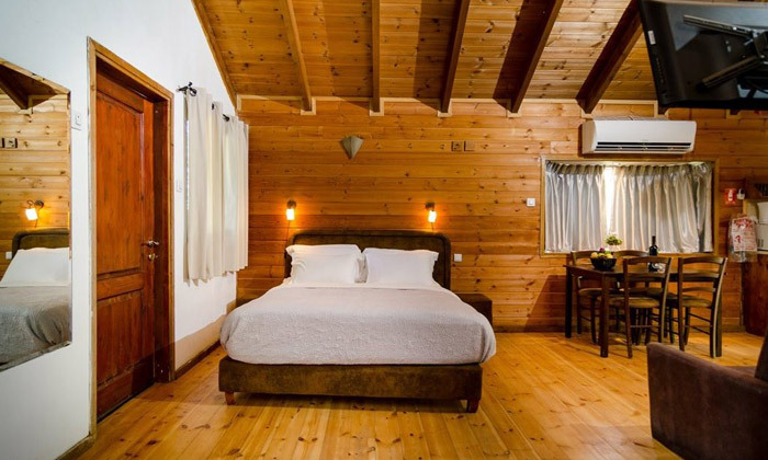 5 חופשה בכפר הנופש נופי הבשן וכניסה זוגית לאתר אגמון החולה, קיבוץ להבות הבשן