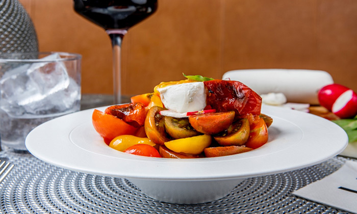 7 ארוחת שף זוגית עם יין וקינוח במסעדת Ultra Bar Food&Wine, תל אביב