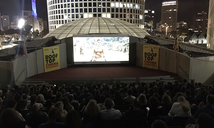 3 קולנוע פתוח על גג עזריאלי Rooftop Cinema